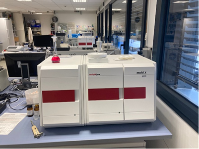 The AOX is like a smaller, table-mounted version of the TOC/TNb machine. Everyone will understand this caption, I'm sure...