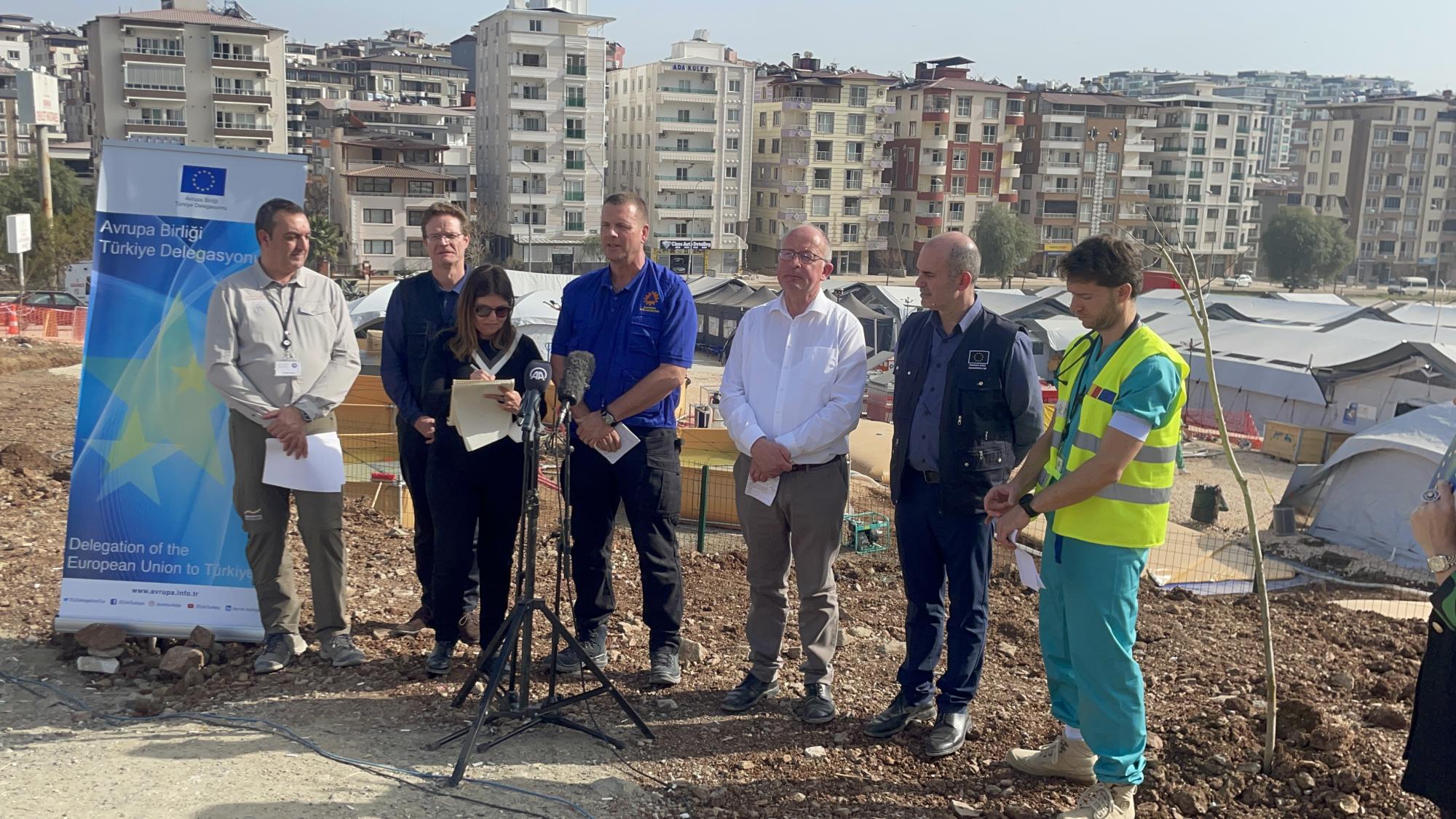 Marc Nas (centre) and his team in Türkiye